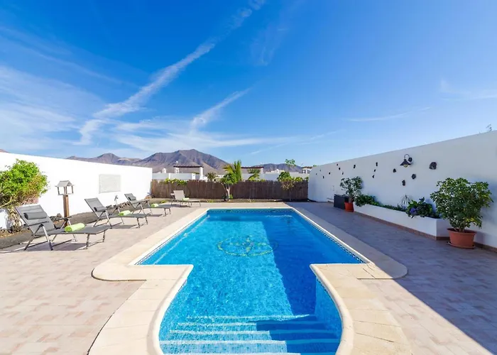 Villa Arisen By *